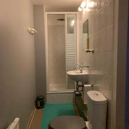 Backhouse Apartment *