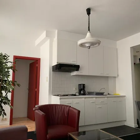 Backhouse Apartment *